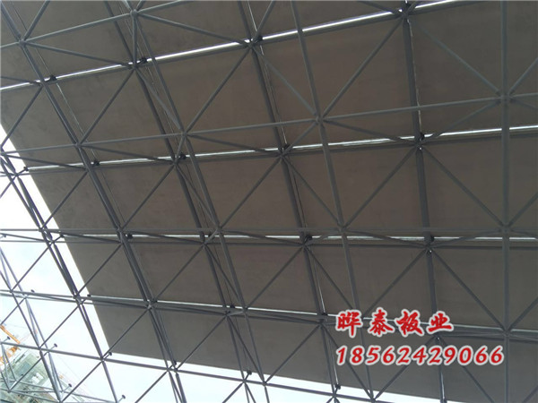 钢骨架轻型板的特性有哪些